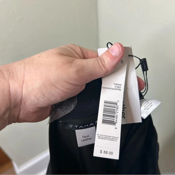 NWT Tahari Faux Leather Skirt Size 8 - Picture 8 of 8